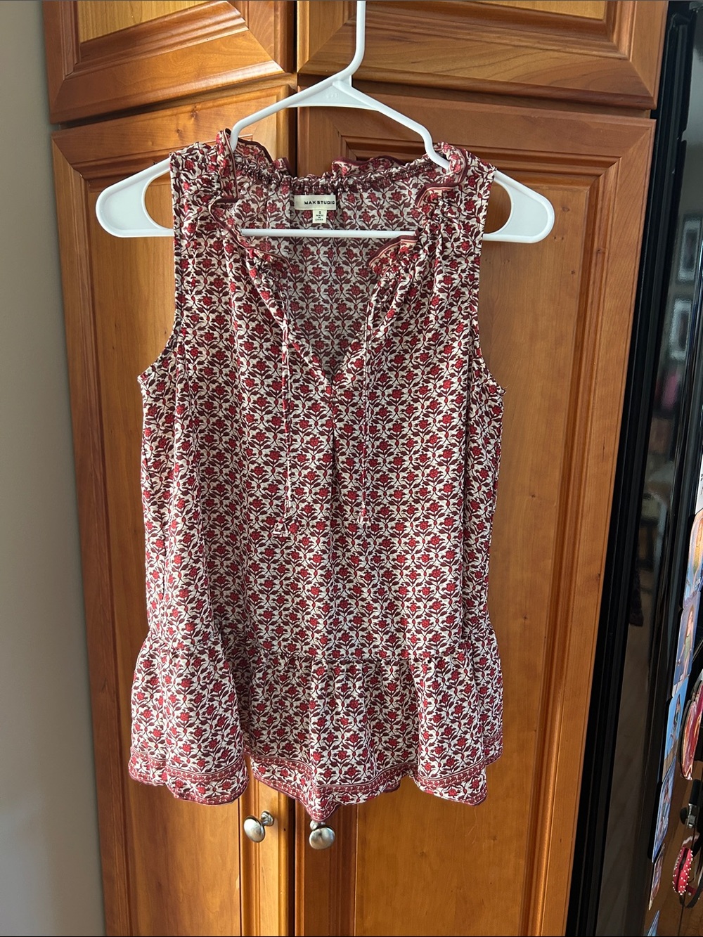 Max Studio Red, garnet & cream Floral Sleeveless Ruffle Peplum Top, size small